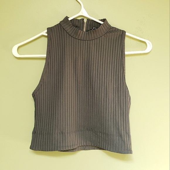 🌿 3/$20 🌿 Sleeveless Ribbed Crop Top Revamped by Sirens Size Small - Picture 1 of 5